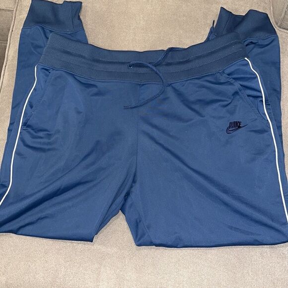 NIKE Sweat suit in excellent condition, like new. - Picture 12 of 12